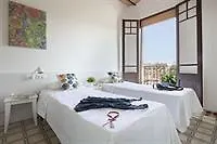 Happy People Sagrada Familia Apartments Barcelona Spain