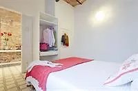 Happy People Sagrada Familia Apartments Barcelona Spain